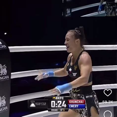 mma fighter flashes crowd after win|MMA Fighter Tai Emery Flashes Audience Following。